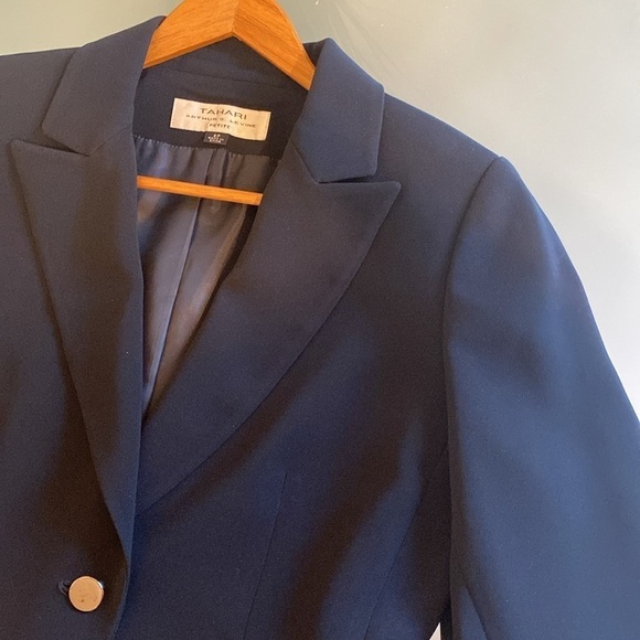 Tahari Blazer Tahari Black Blazer with Notched Collar + Silver hardware 6 Petite - Picture 5 of 8